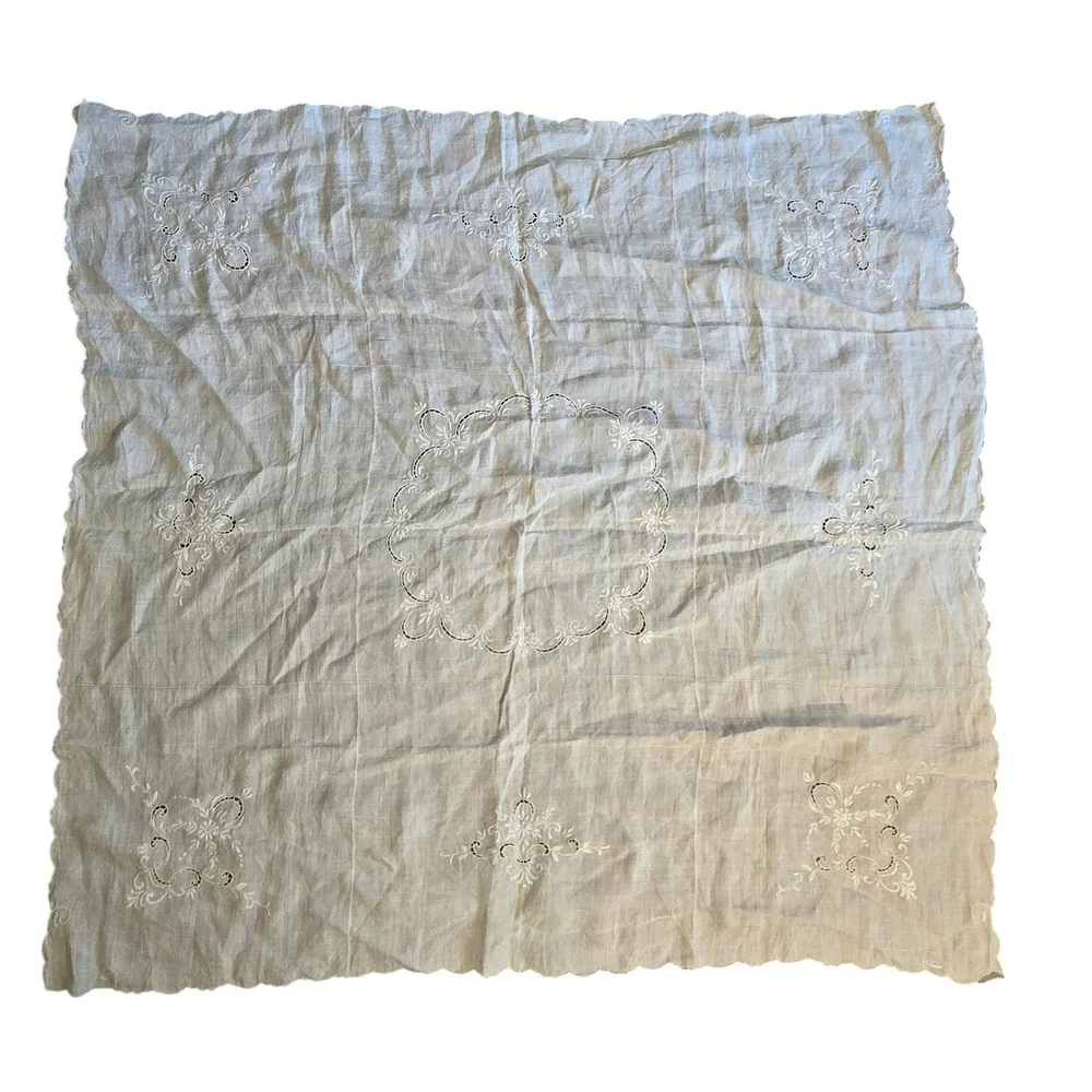 Vintage Off White Embroidered Linen Tablecloth Scalloped Edge Cutwork 47x50 - Picture 2 of 7